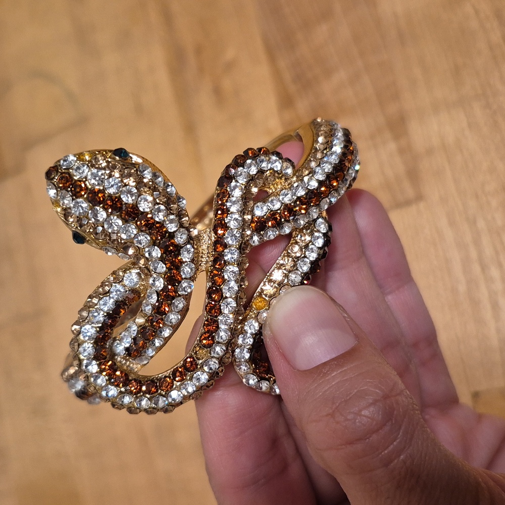 Green Eyed Rhinestone Snap Bracelette - Picture 11 of 11